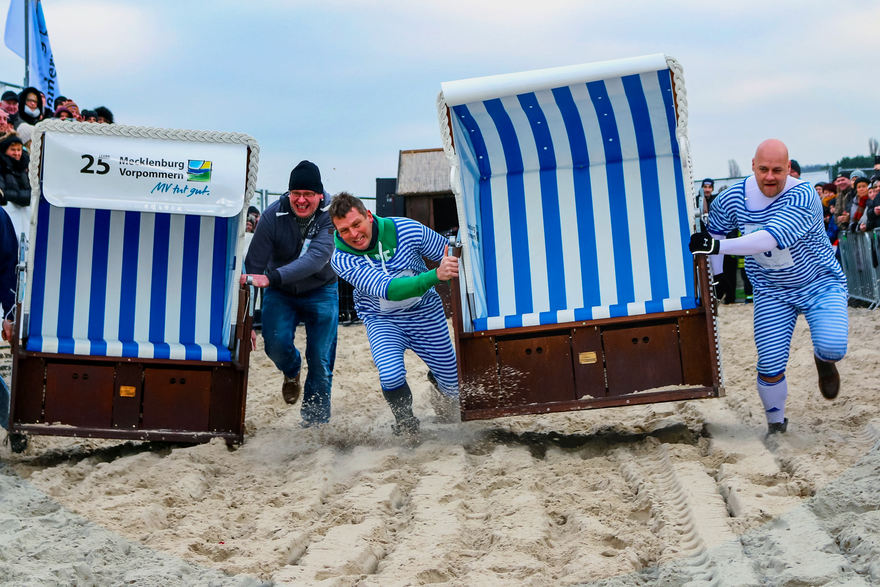 Winterstrandkorbfest, Strandkorb-Sprint WM, Weltmeisterschaften, Event am Strand, Gewinnen, Wettkampf, Wettrennen, Ahlbeck am Strand